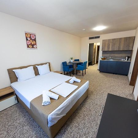 City Plaza Botevgrad Luaran gambar