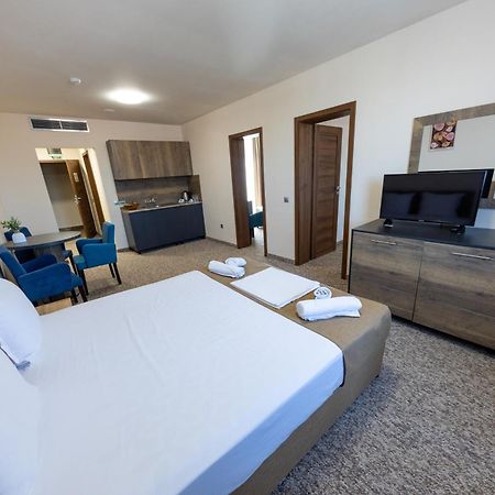 City Plaza Botevgrad Luaran gambar