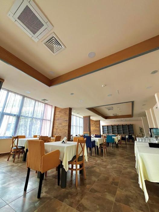 City Plaza Botevgrad Luaran gambar