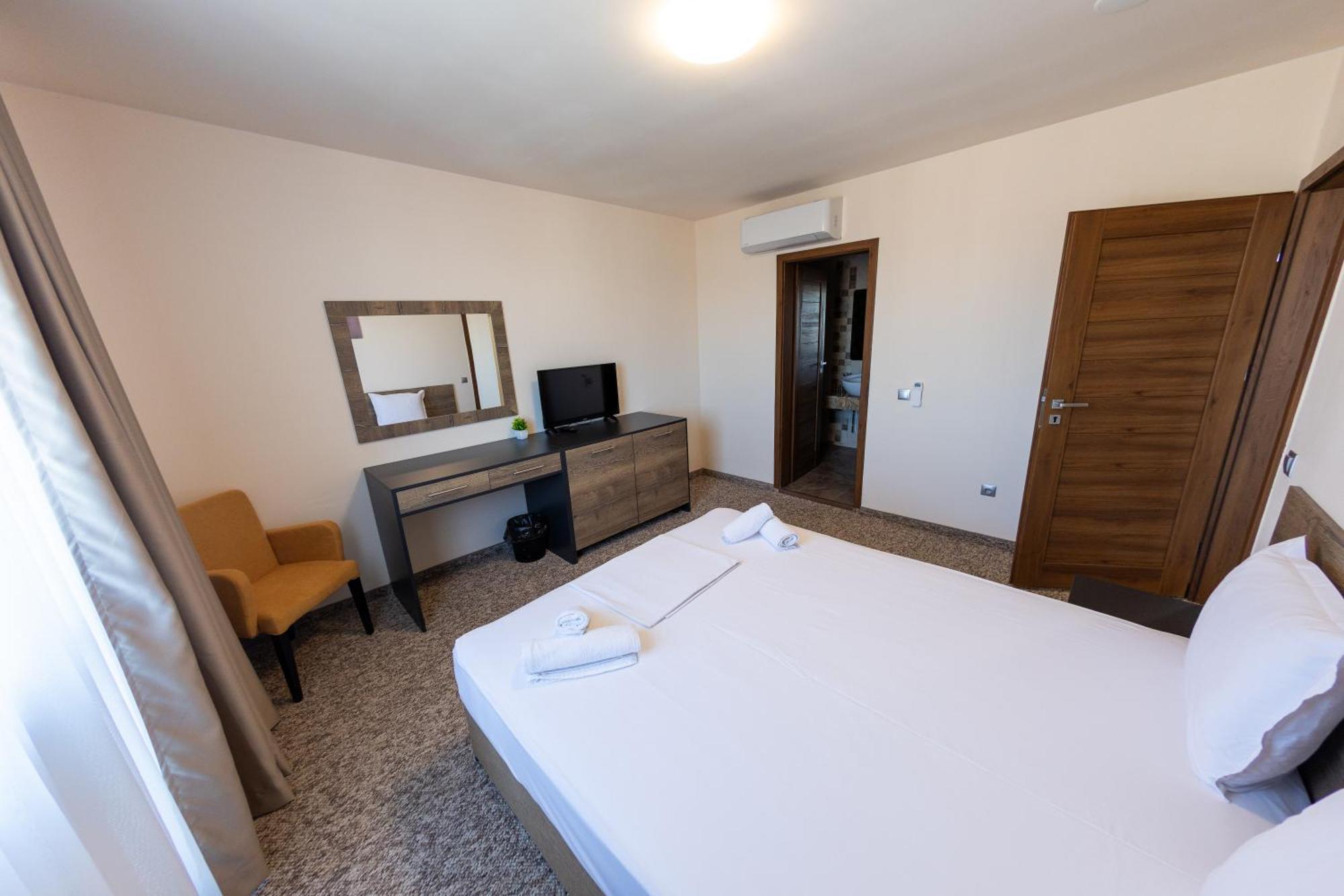 City Plaza Botevgrad Luaran gambar