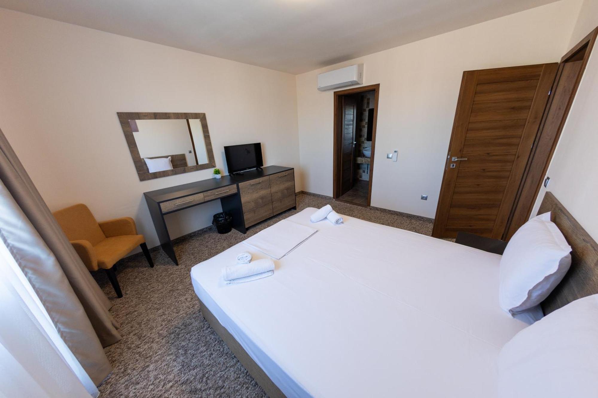 City Plaza Botevgrad Luaran gambar