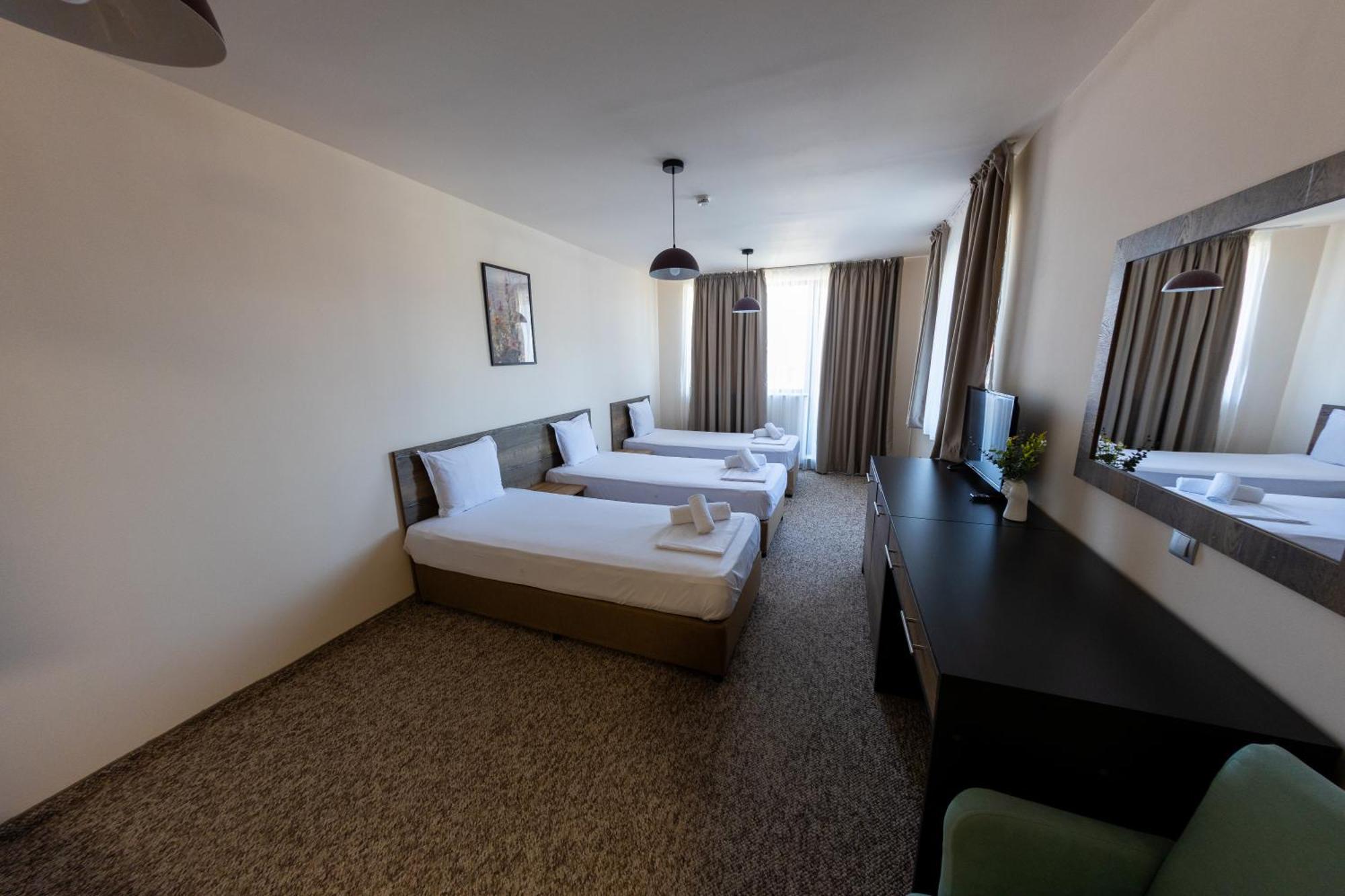 City Plaza Botevgrad Luaran gambar