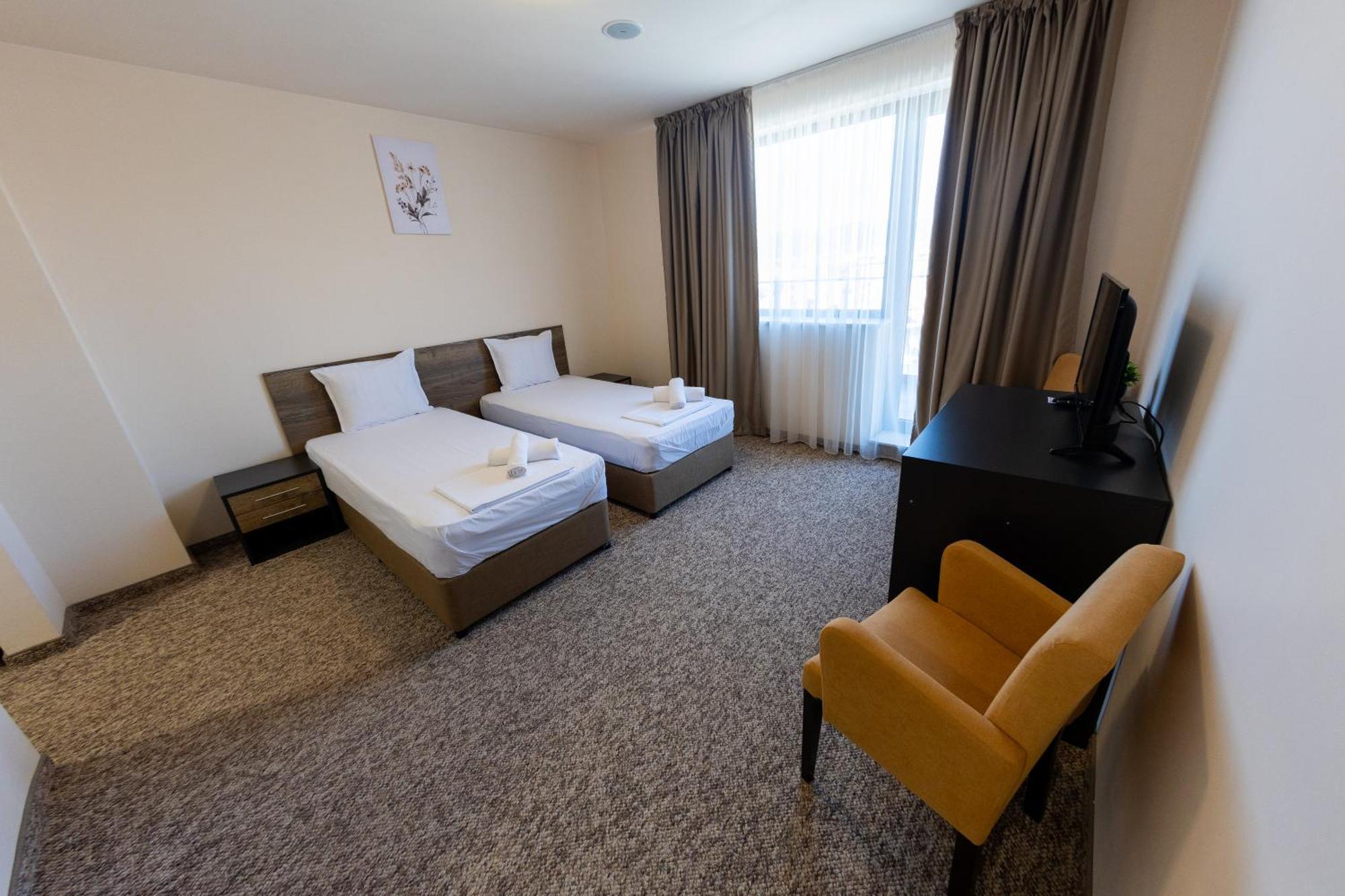 City Plaza Botevgrad Luaran gambar