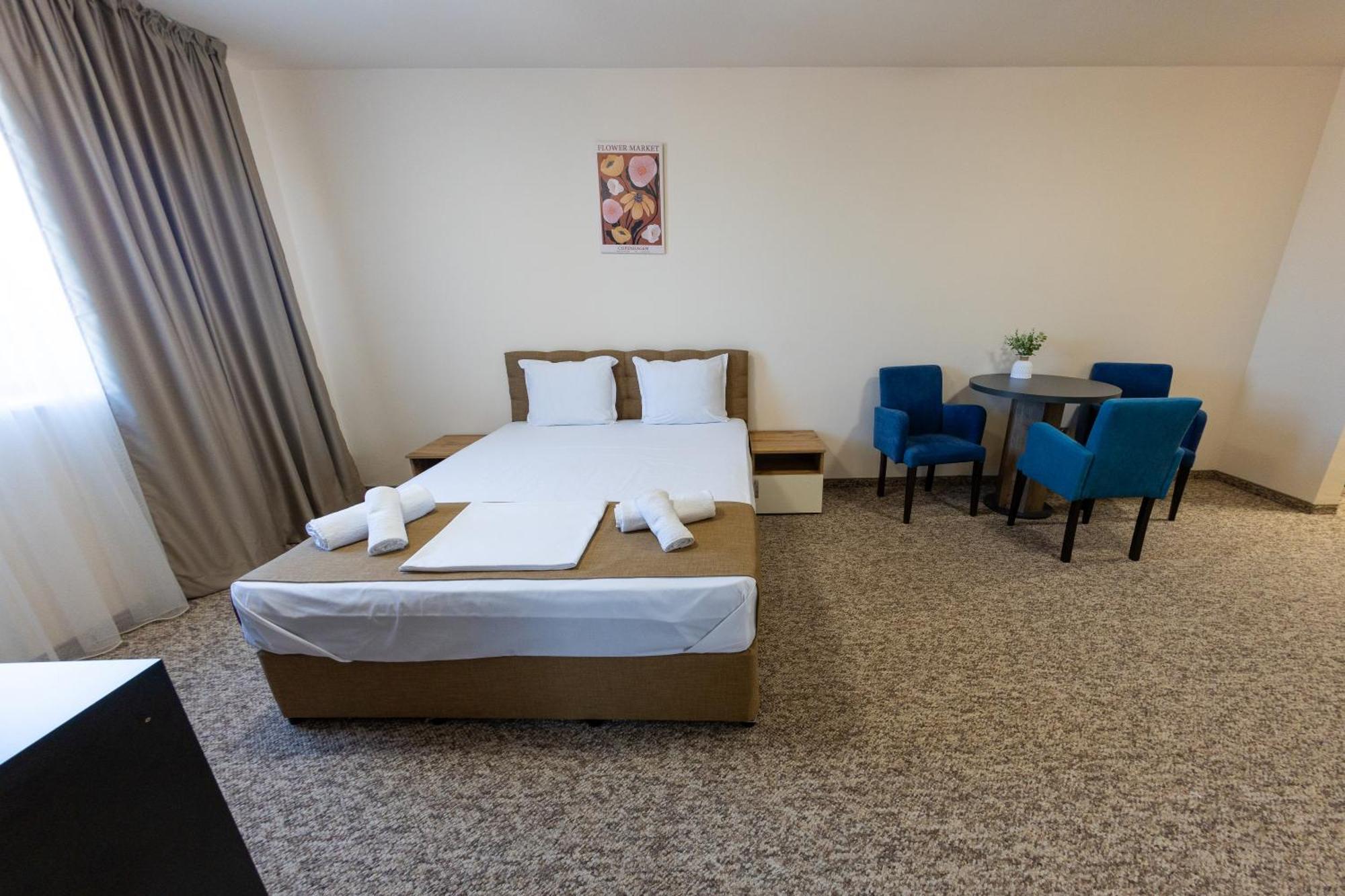 City Plaza Botevgrad Luaran gambar