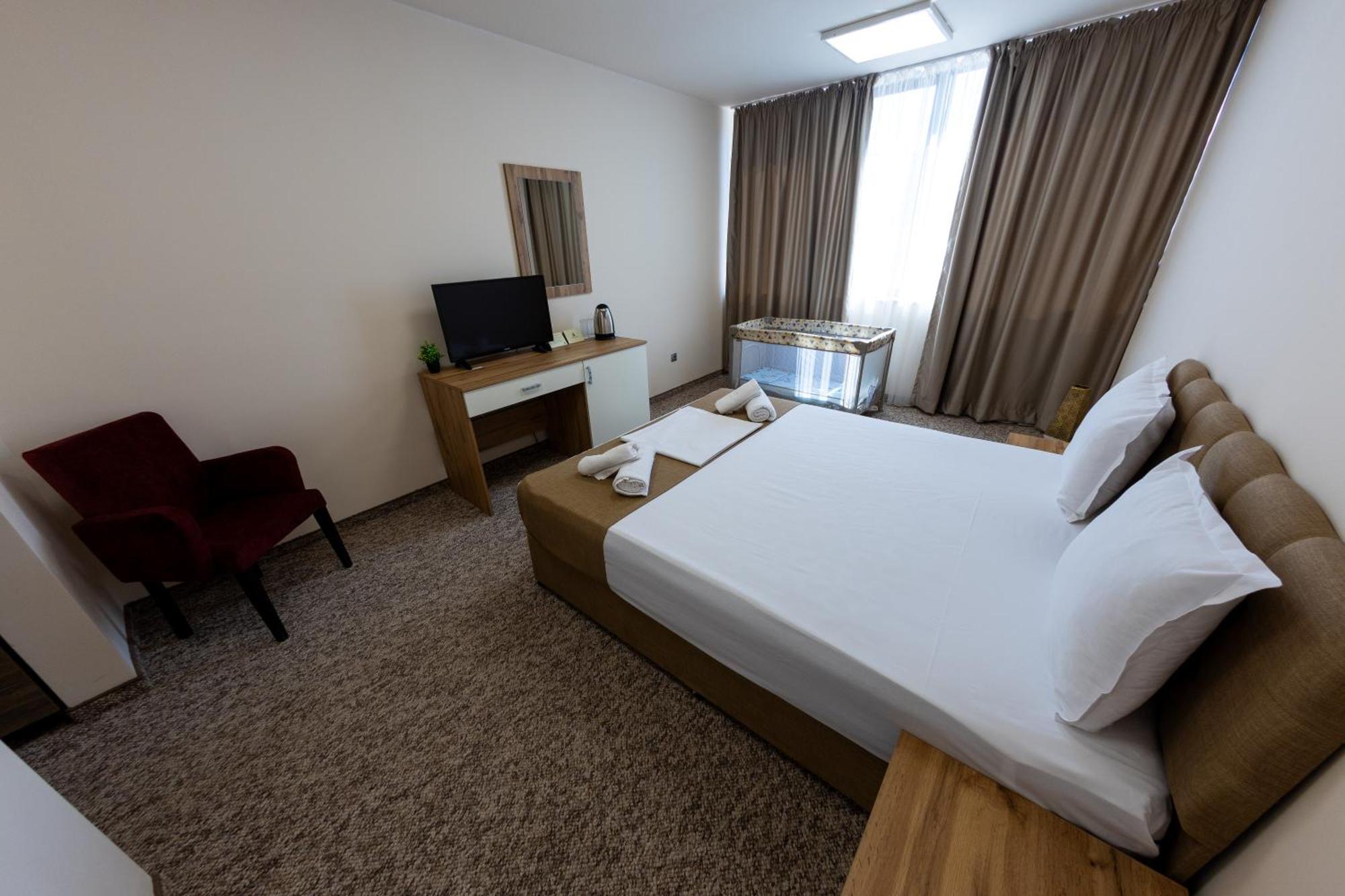 City Plaza Botevgrad Luaran gambar