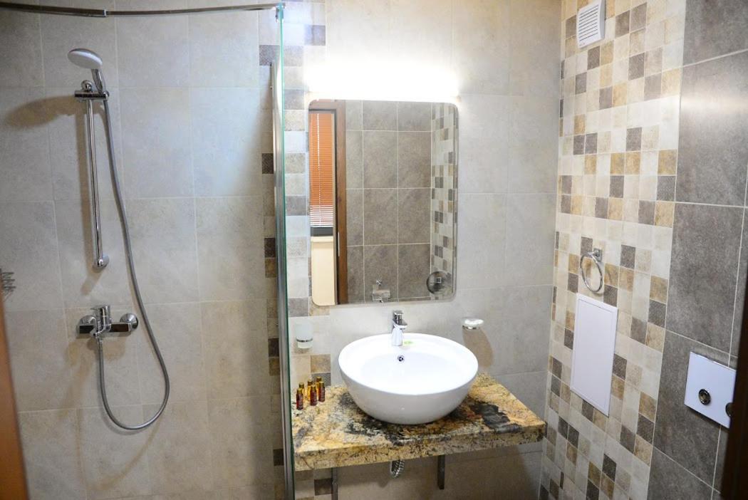 City Plaza Botevgrad Luaran gambar